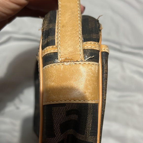 NOT FOR SALE. FENDI crossbody VINTAGE authentic - Picture 5 of 17